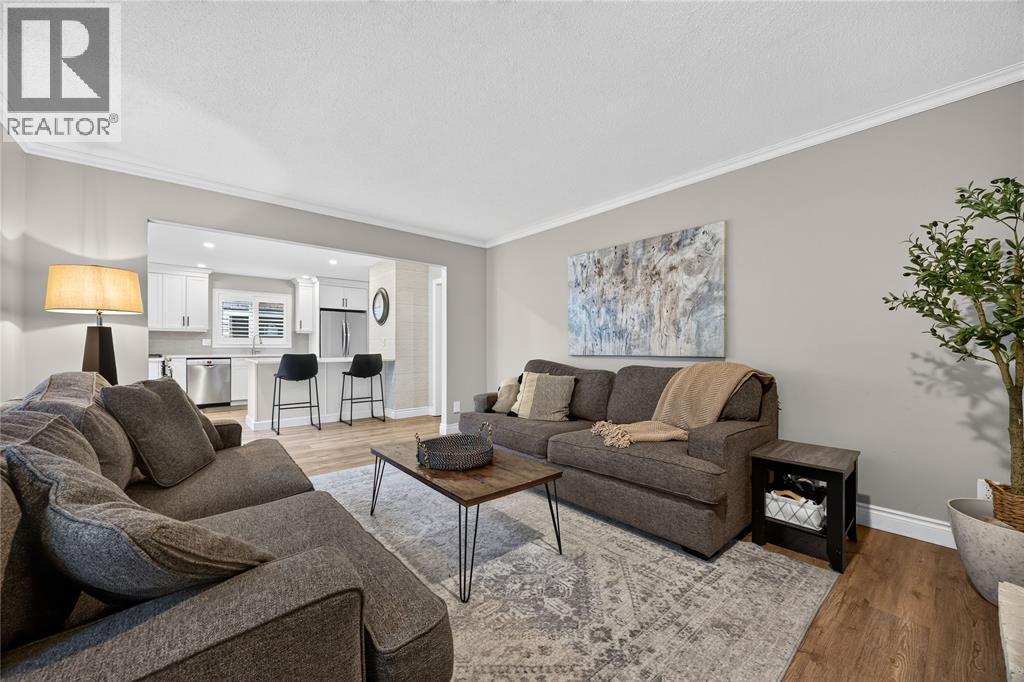 395 Brooktree Drive, St Clair, ON - Indoor Photo Showing Living Room