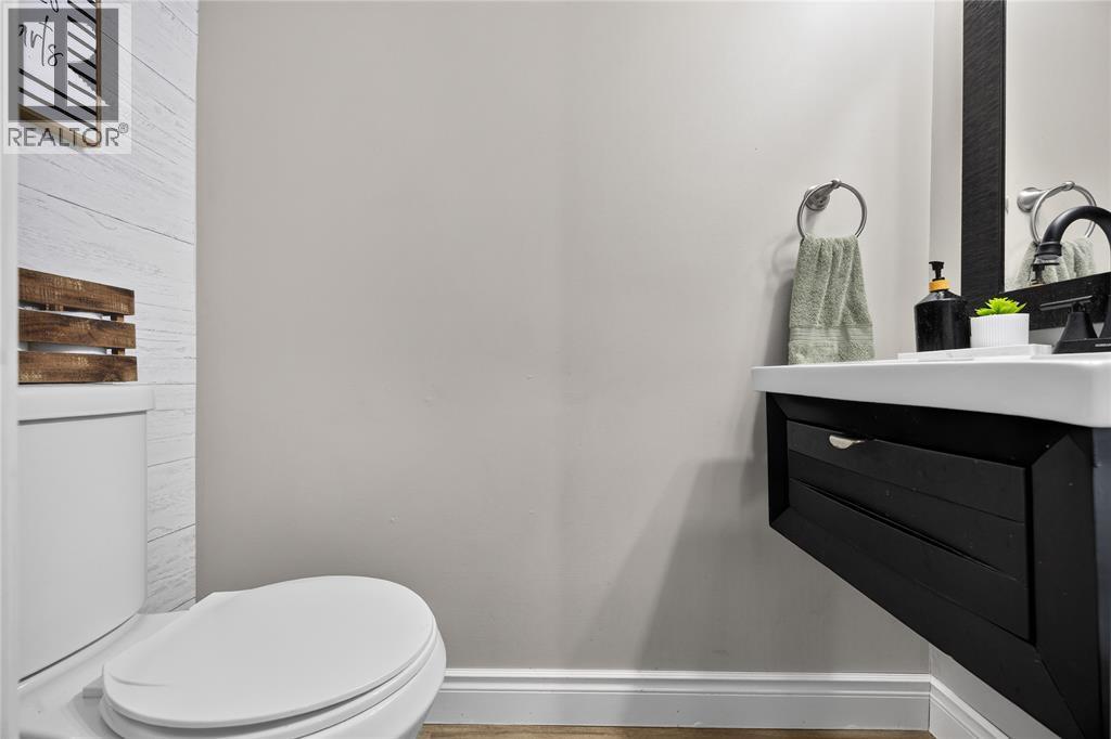 395 Brooktree Drive, St Clair, ON - Indoor Photo Showing Bathroom