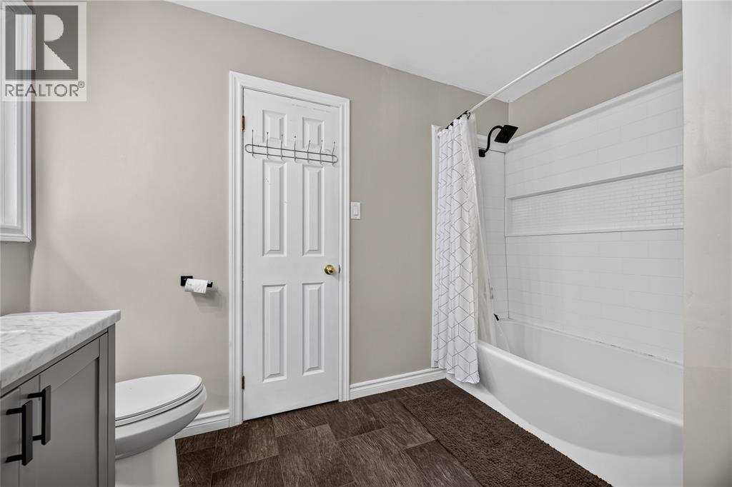 395 Brooktree Drive, St Clair, ON - Indoor Photo Showing Bathroom