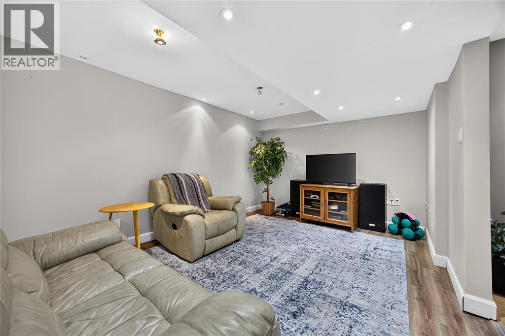 395 Brooktree Drive, St Clair, ON - Indoor