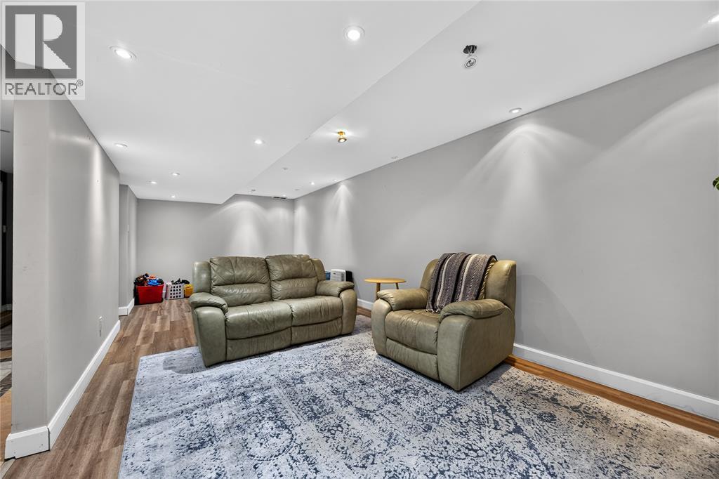 395 Brooktree Drive, St Clair, ON - Indoor