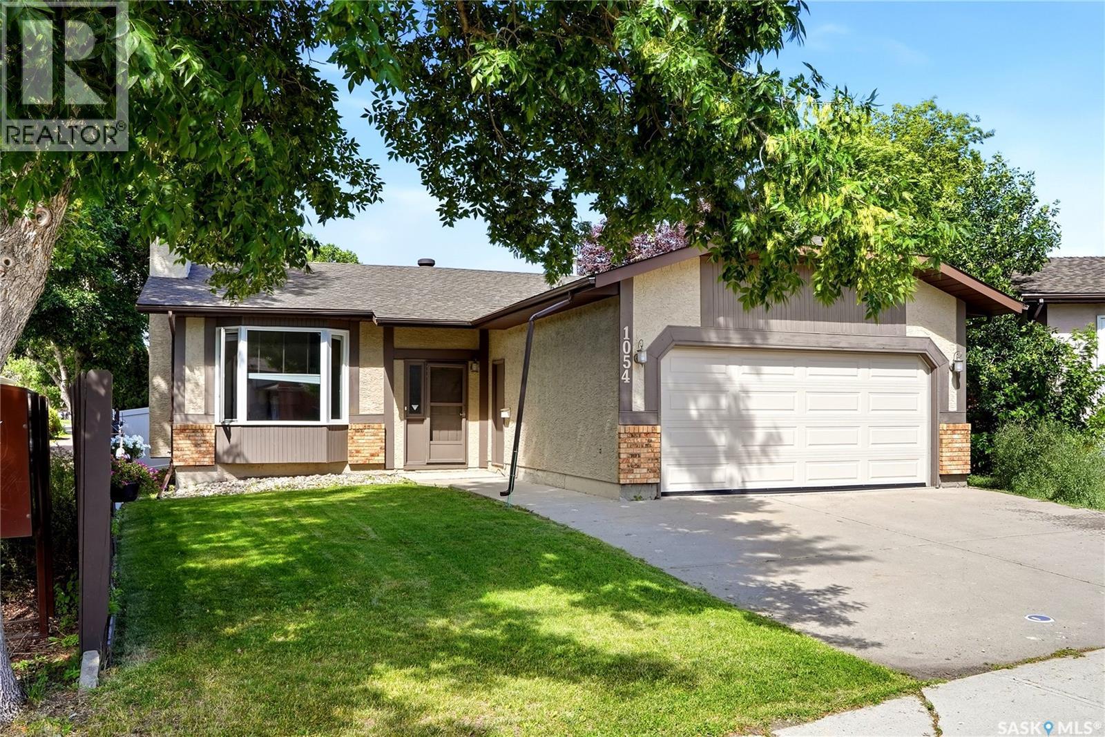 1054 Bayda Crescent, Regina, SK - Outdoor