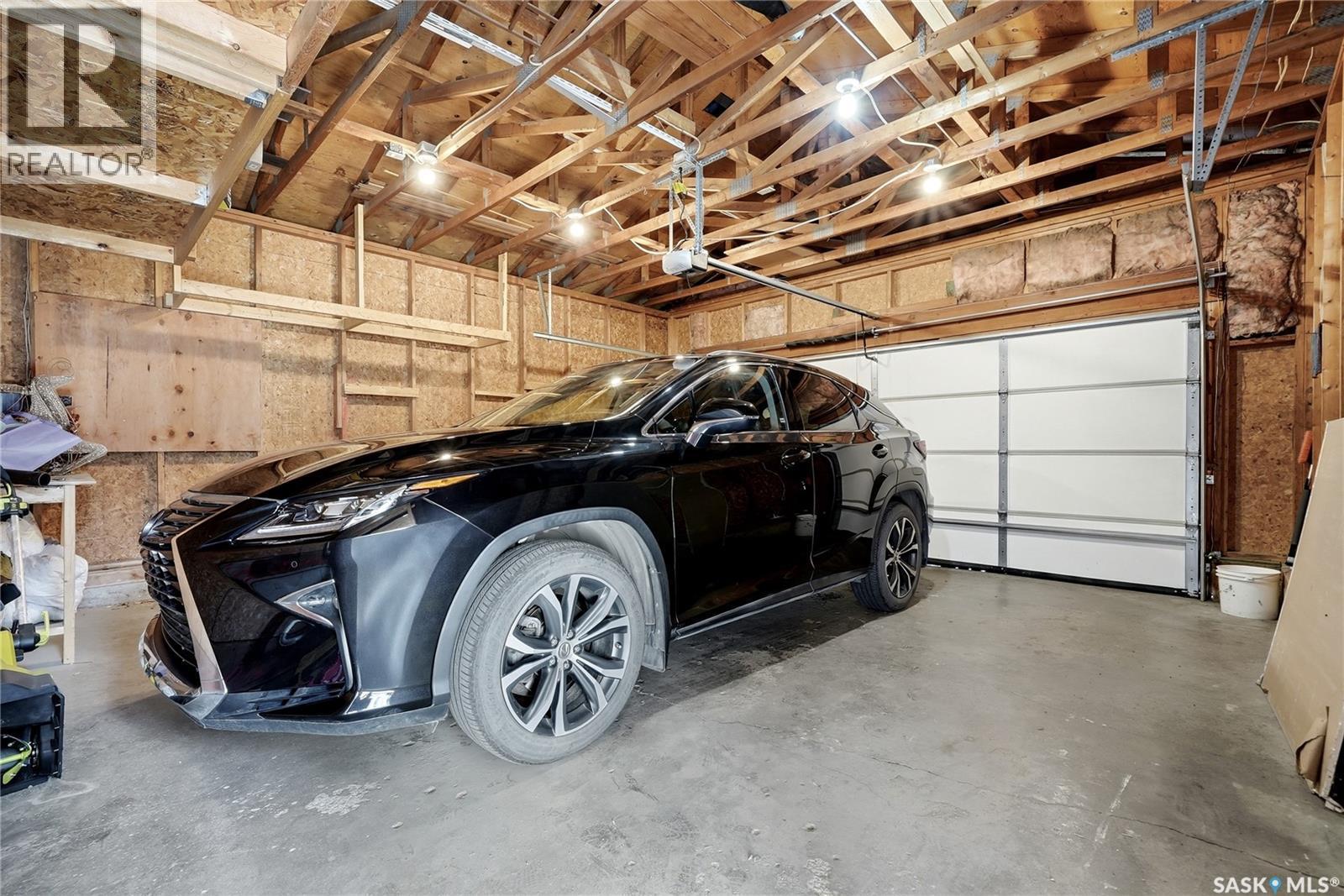 1054 Bayda Crescent, Regina, SK - Indoor Photo Showing Garage