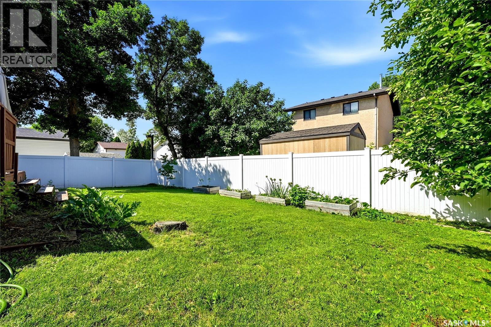 1054 Bayda Crescent, Regina, SK - Outdoor