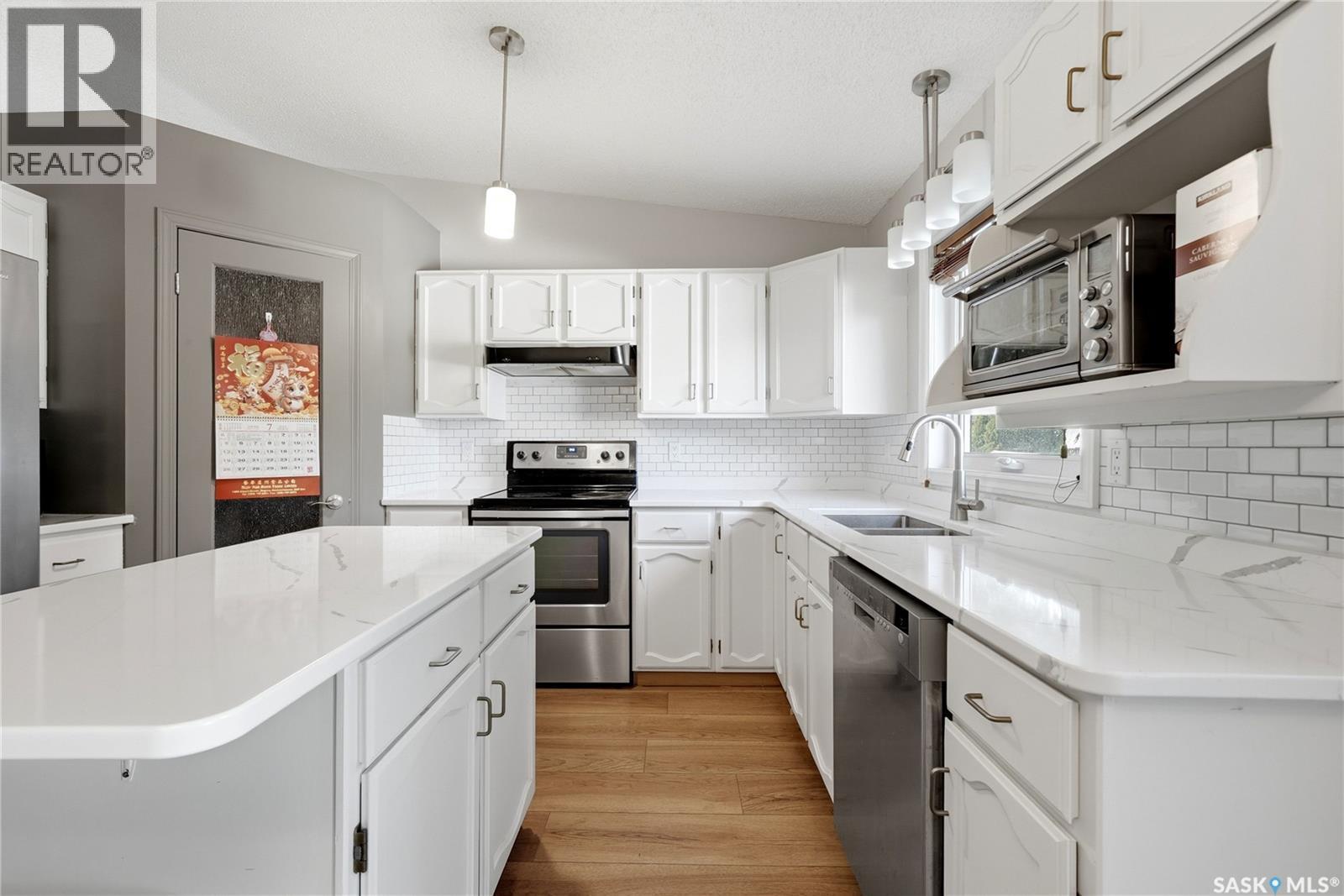 1054 Bayda Crescent, Regina, SK - Indoor Photo Showing Kitchen With Double Sink With Upgraded Kitchen