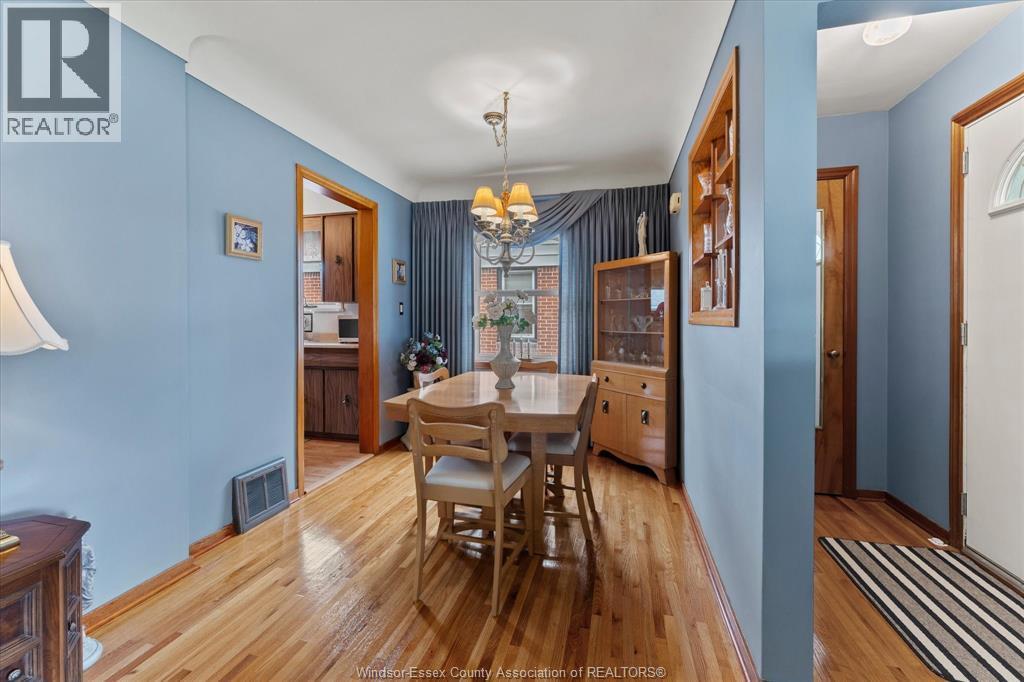 1003 Isabelle Place, Windsor, ON - Indoor Photo Showing Dining Room