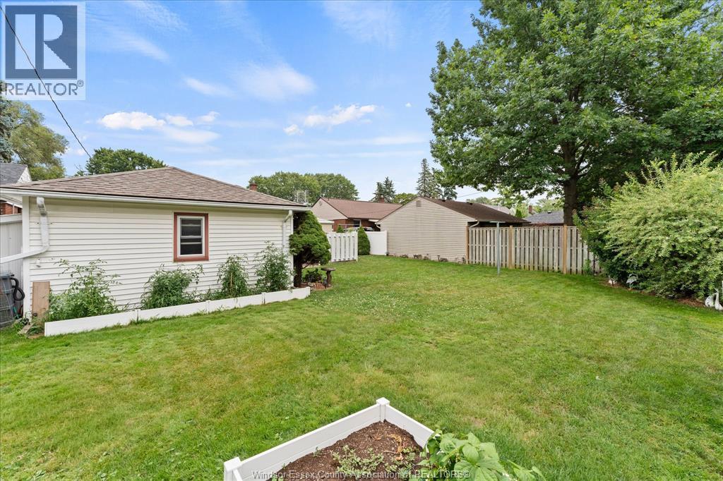 1003 Isabelle Place, Windsor, ON - Outdoor