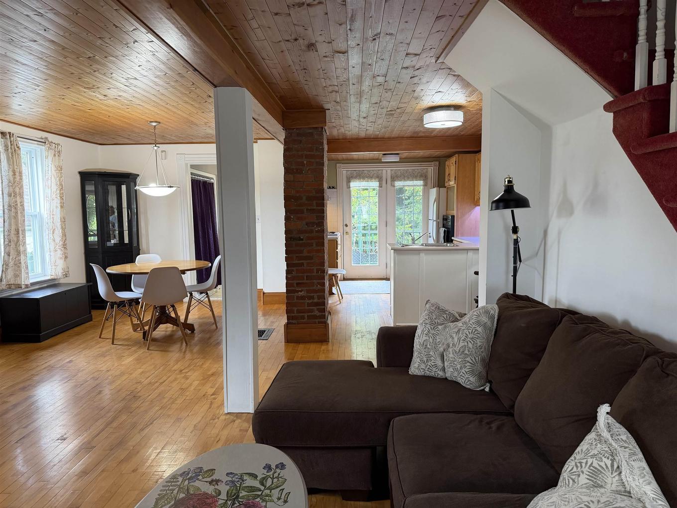 69 Alice Street, Truro, NS - Indoor Photo Showing Living Room