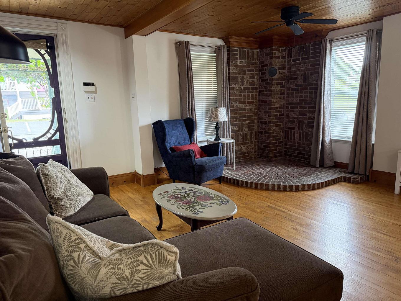 69 Alice Street, Truro, NS - Indoor Photo Showing Living Room