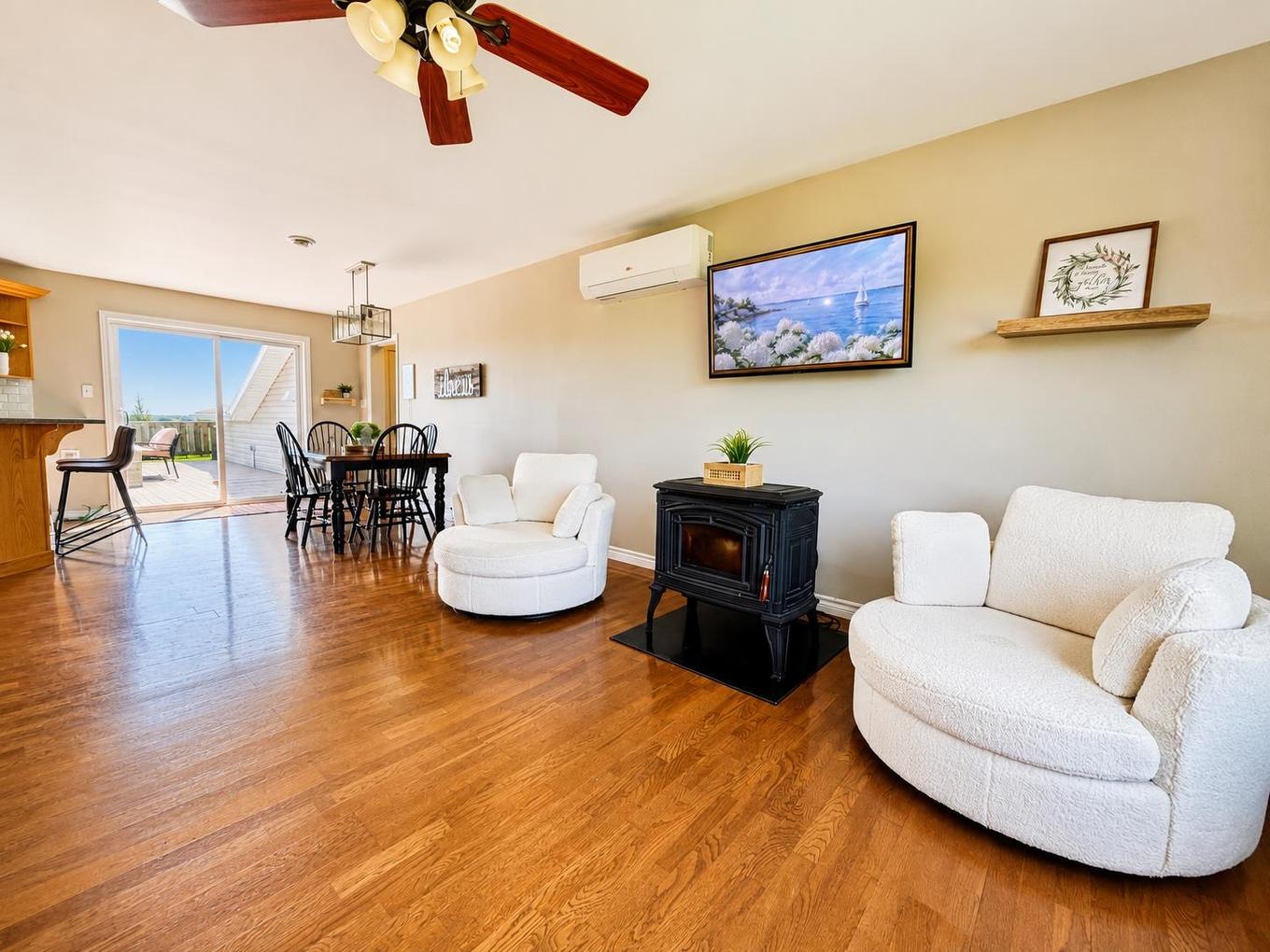 207 North Drive, Summerside, PE - Indoor Photo Showing Living Room