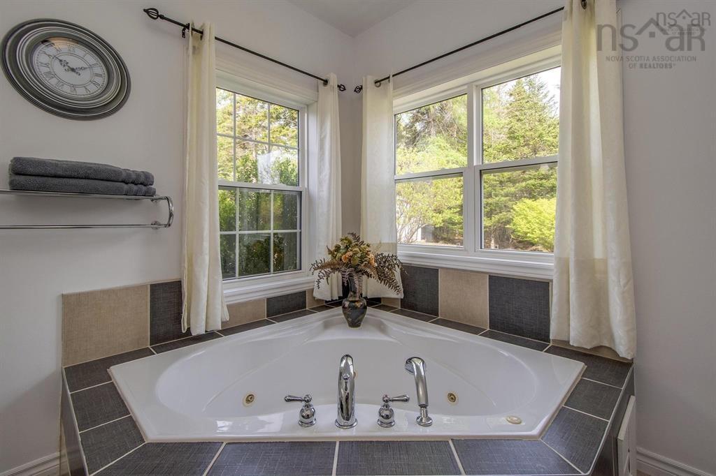 31 Grebe Avenue, Timberlea, NS - Indoor Photo Showing Bathroom