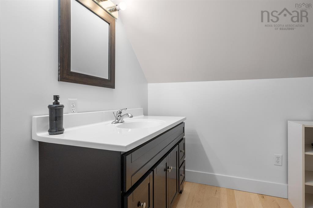 31 Grebe Avenue, Timberlea, NS - Indoor Photo Showing Bathroom