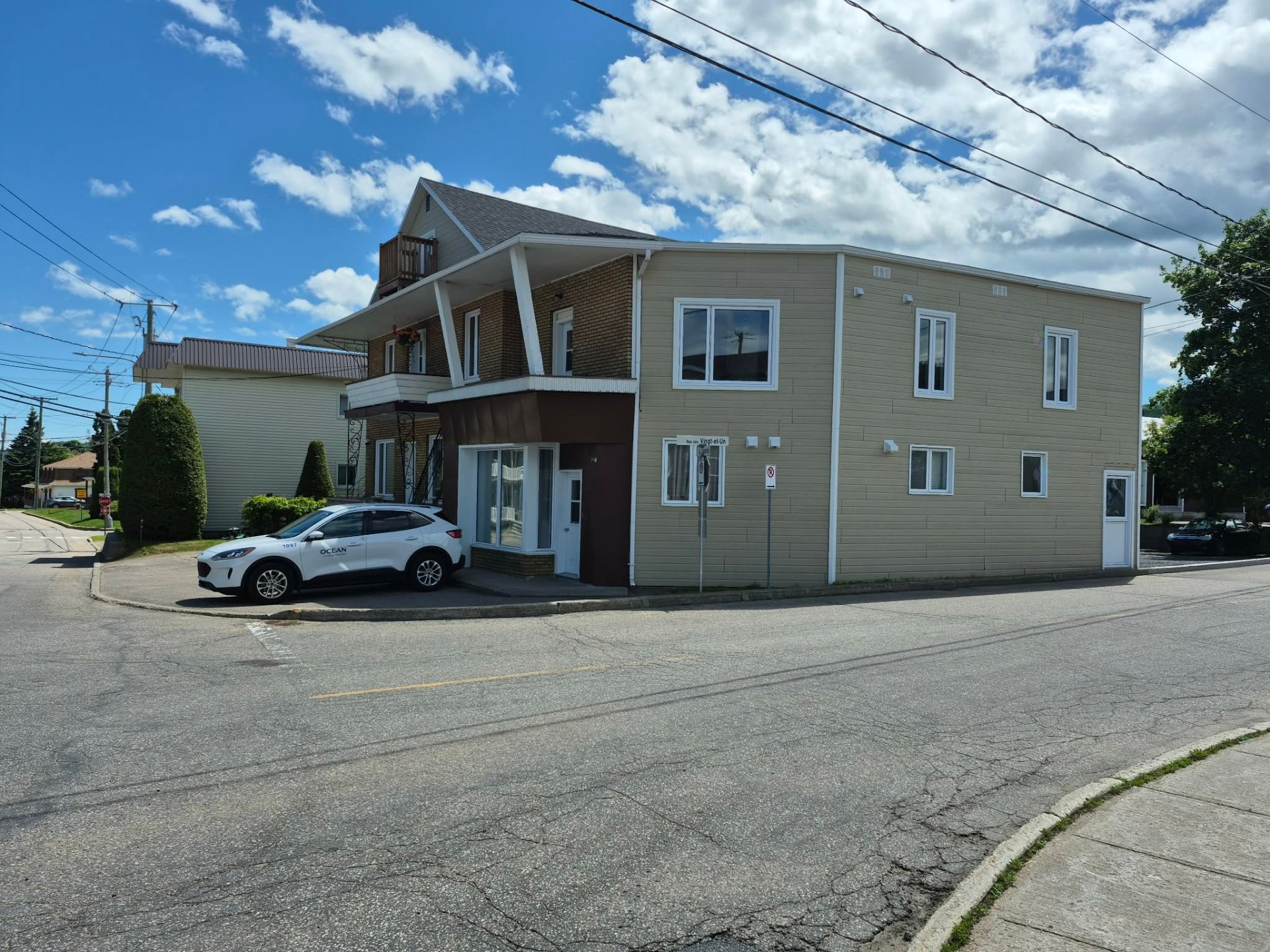 Overall view - 70 Rue Lapointe, Clermont, QC - Outdoor With Facade