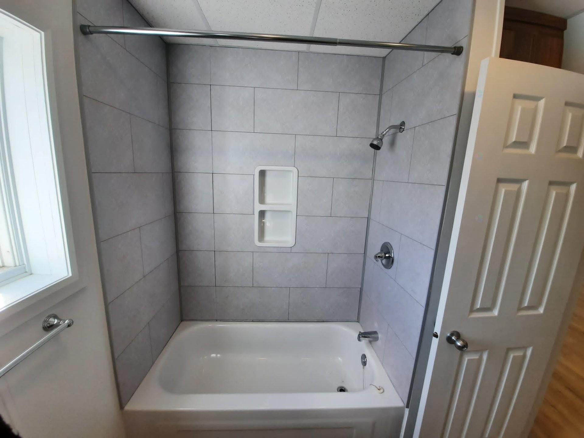 Bathroom - 70 Rue Lapointe, Clermont, QC - Indoor Photo Showing Bathroom