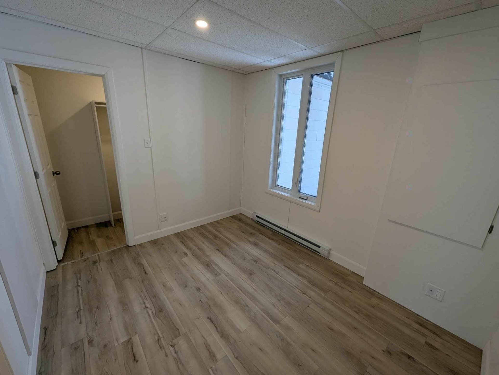 Bedroom - 70 Rue Lapointe, Clermont, QC - Indoor Photo Showing Other Room