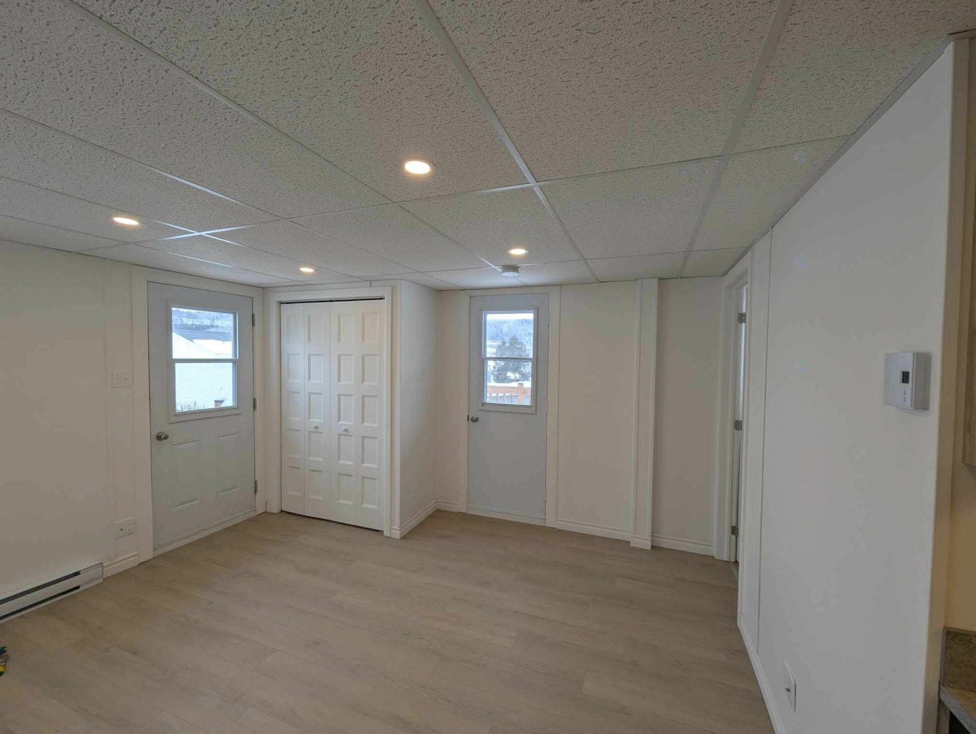 Living Room - 70 Rue Lapointe, Clermont, QC - Indoor Photo Showing Other Room