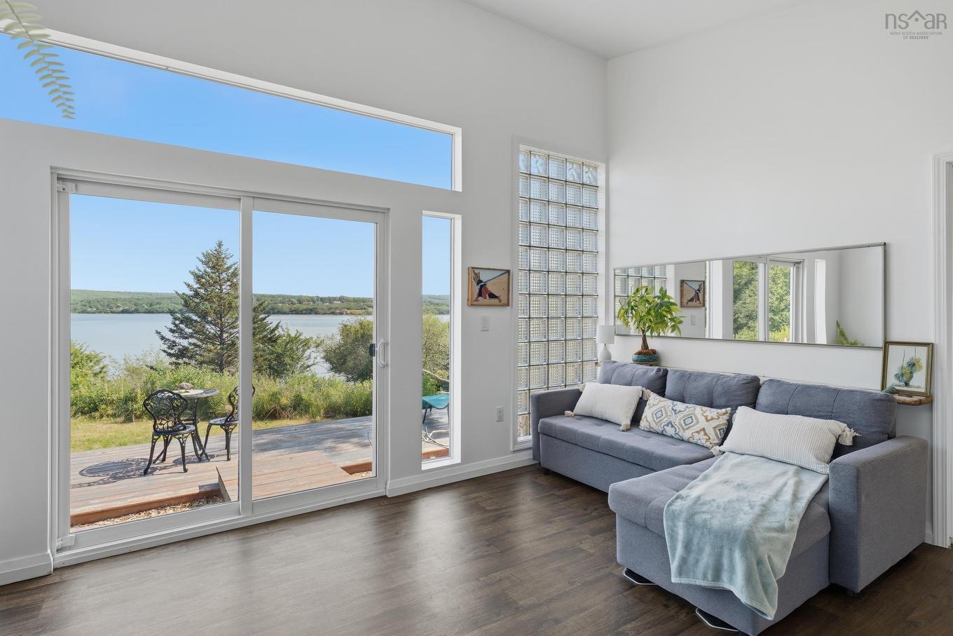 27 Thomas Road, Digby, NS - Indoor Photo Showing Living Room
