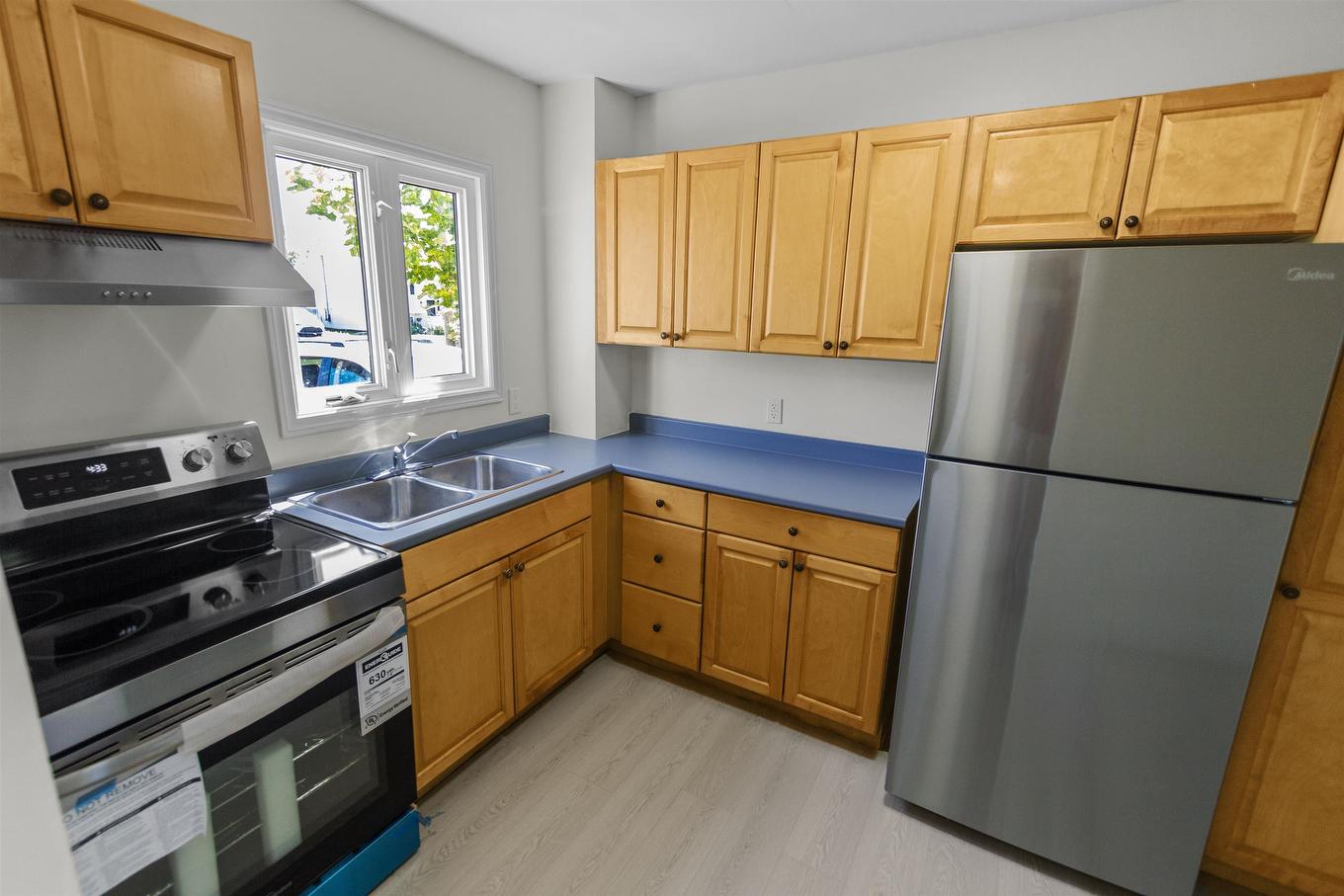 109 Westridge Crescent, Charlottetown, PE - Indoor Photo Showing Kitchen With Double Sink