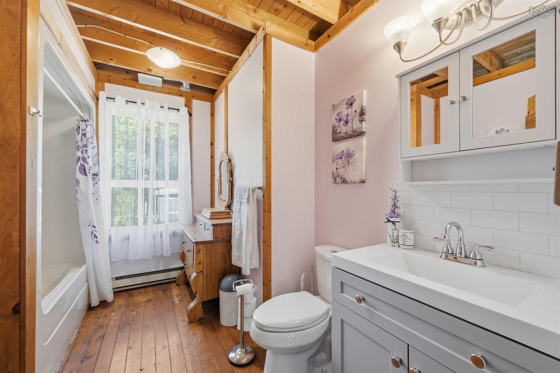 397 Chalet Drive, Vaughan, NS - Indoor Photo Showing Bathroom