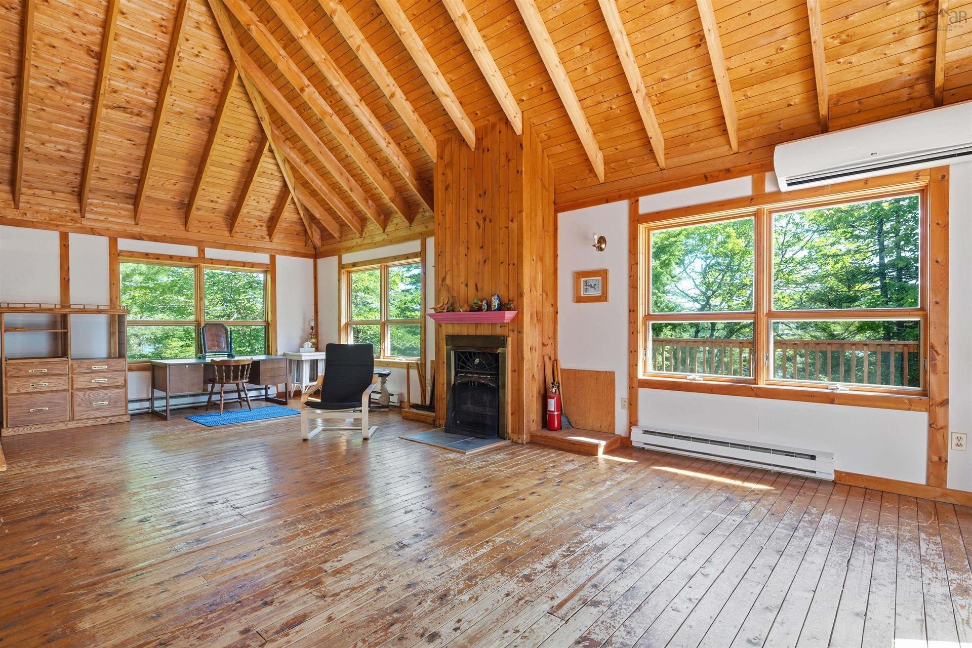 397 Chalet Drive, Vaughan, NS - Indoor Photo Showing Living Room With Fireplace