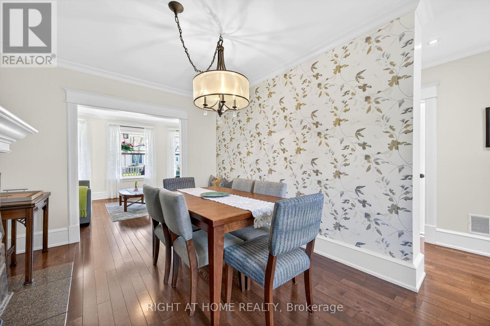 46 Bay Street, Mississauga, ON - Indoor Photo Showing Dining Room