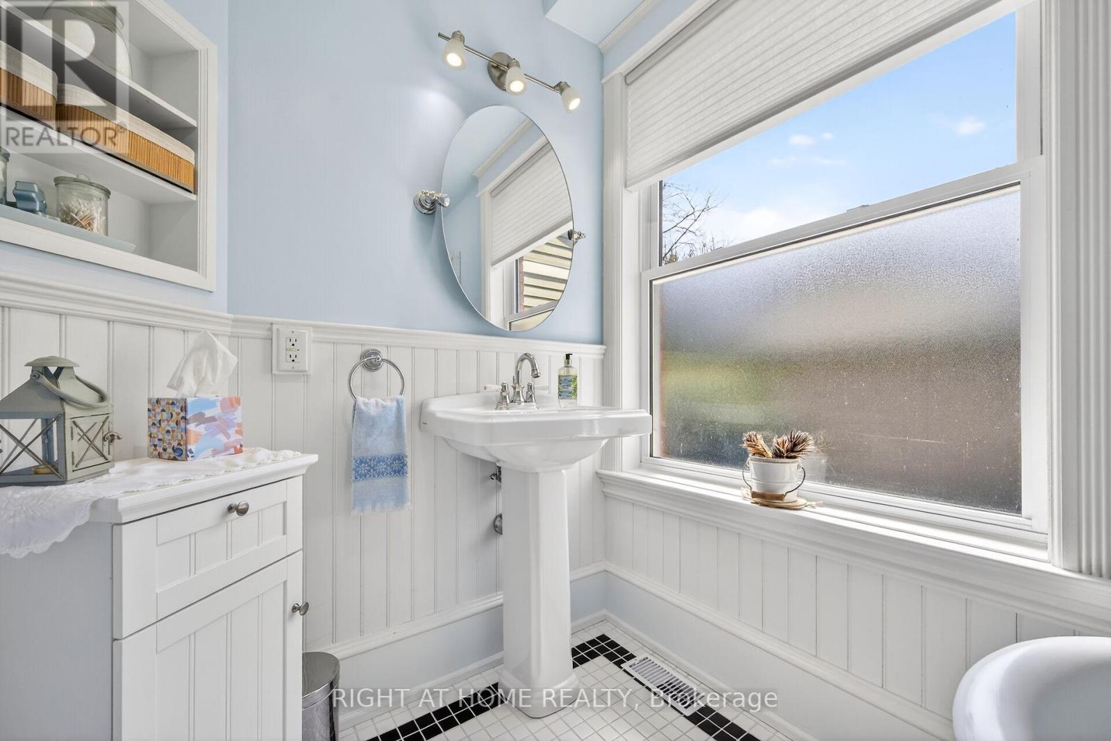 46 Bay Street, Mississauga, ON - Indoor Photo Showing Bathroom