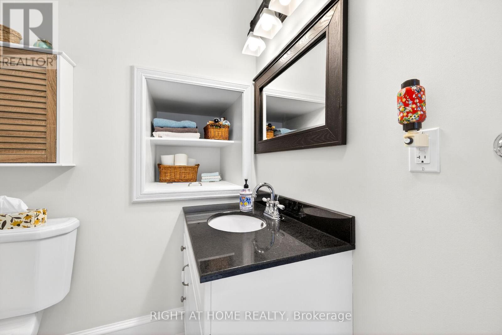 46 Bay Street, Mississauga, ON - Indoor Photo Showing Bathroom