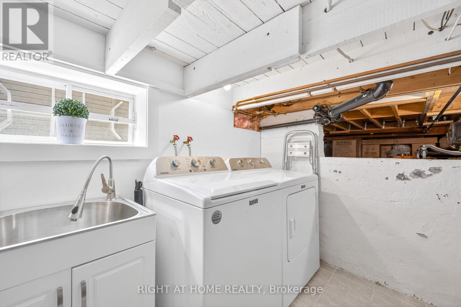 46 Bay Street, Mississauga, ON - Indoor Photo Showing Laundry Room