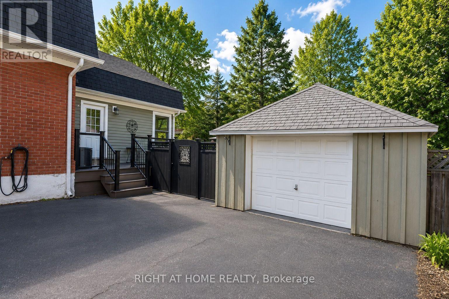 46 Bay Street, Mississauga, ON - Outdoor