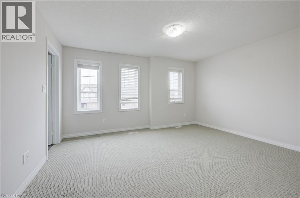 Spacious room with light-toned walls and neutral-toned carpeting - 823 Paris Boulevard, Waterloo, ON - Indoor Photo Showing Other Room
