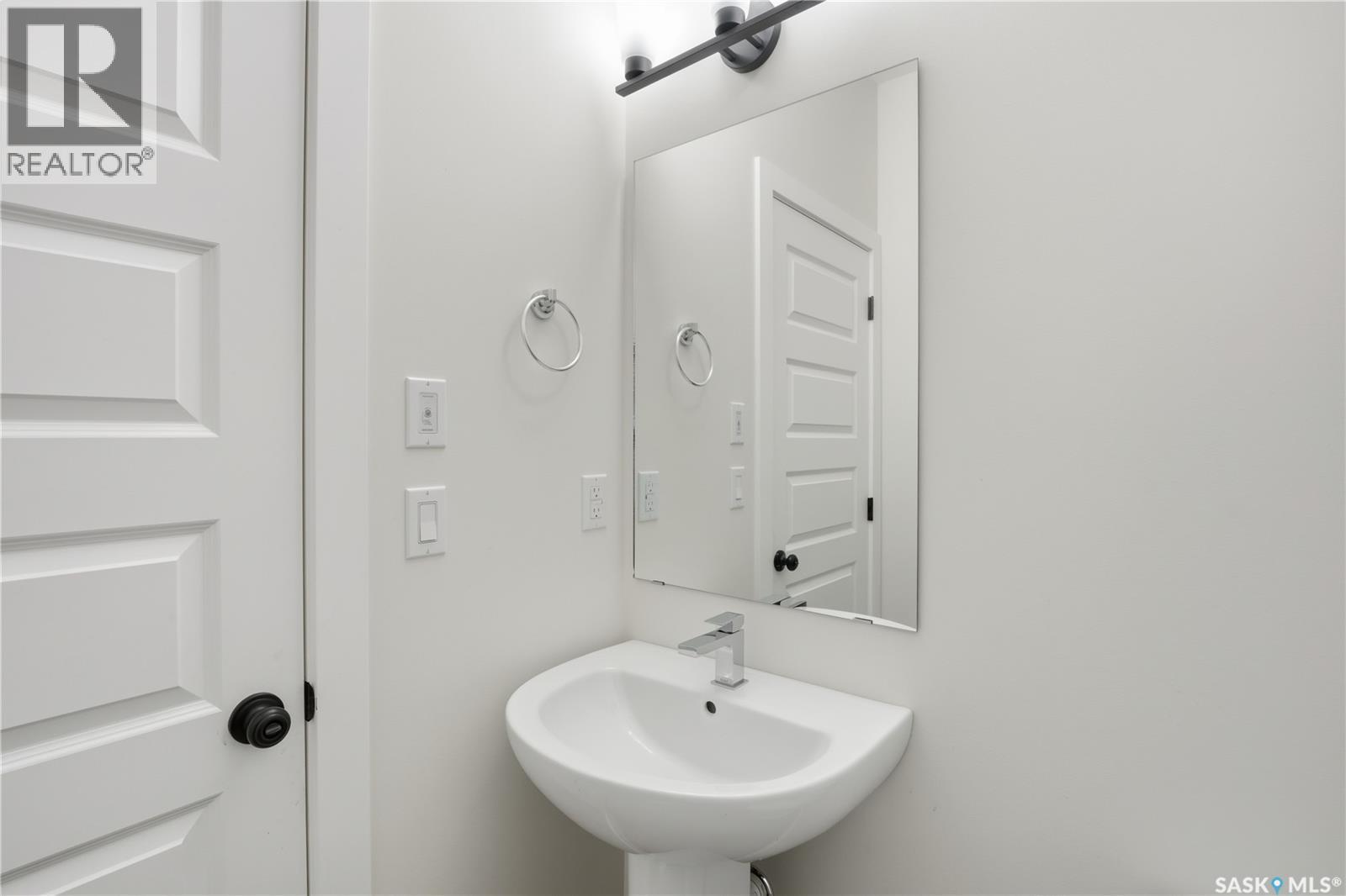 692 Nazarali Lane, Saskatoon, SK - Indoor Photo Showing Bathroom