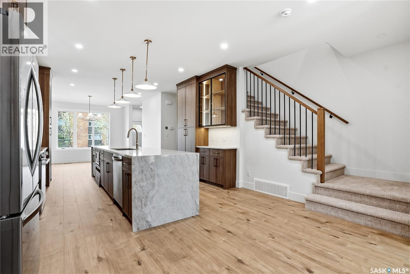 317 11Th Street E, Saskatoon, SK - Indoor Photo Showing Kitchen With Upgraded Kitchen