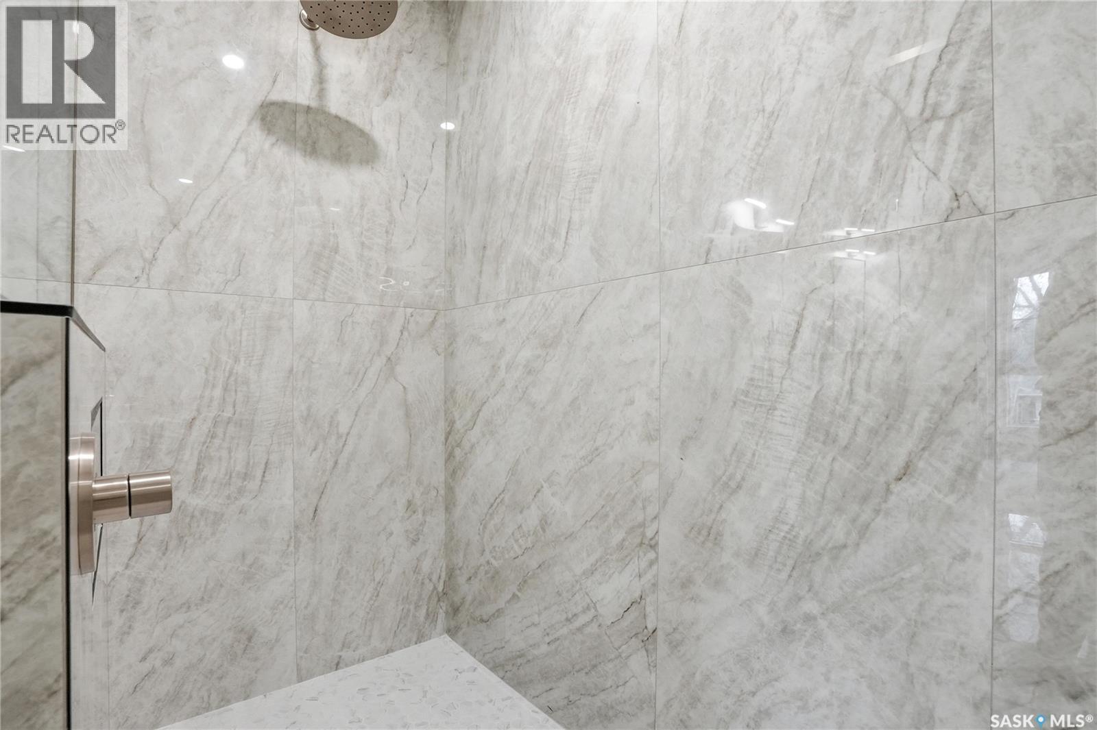 317 11Th Street E, Saskatoon, SK - Indoor Photo Showing Bathroom