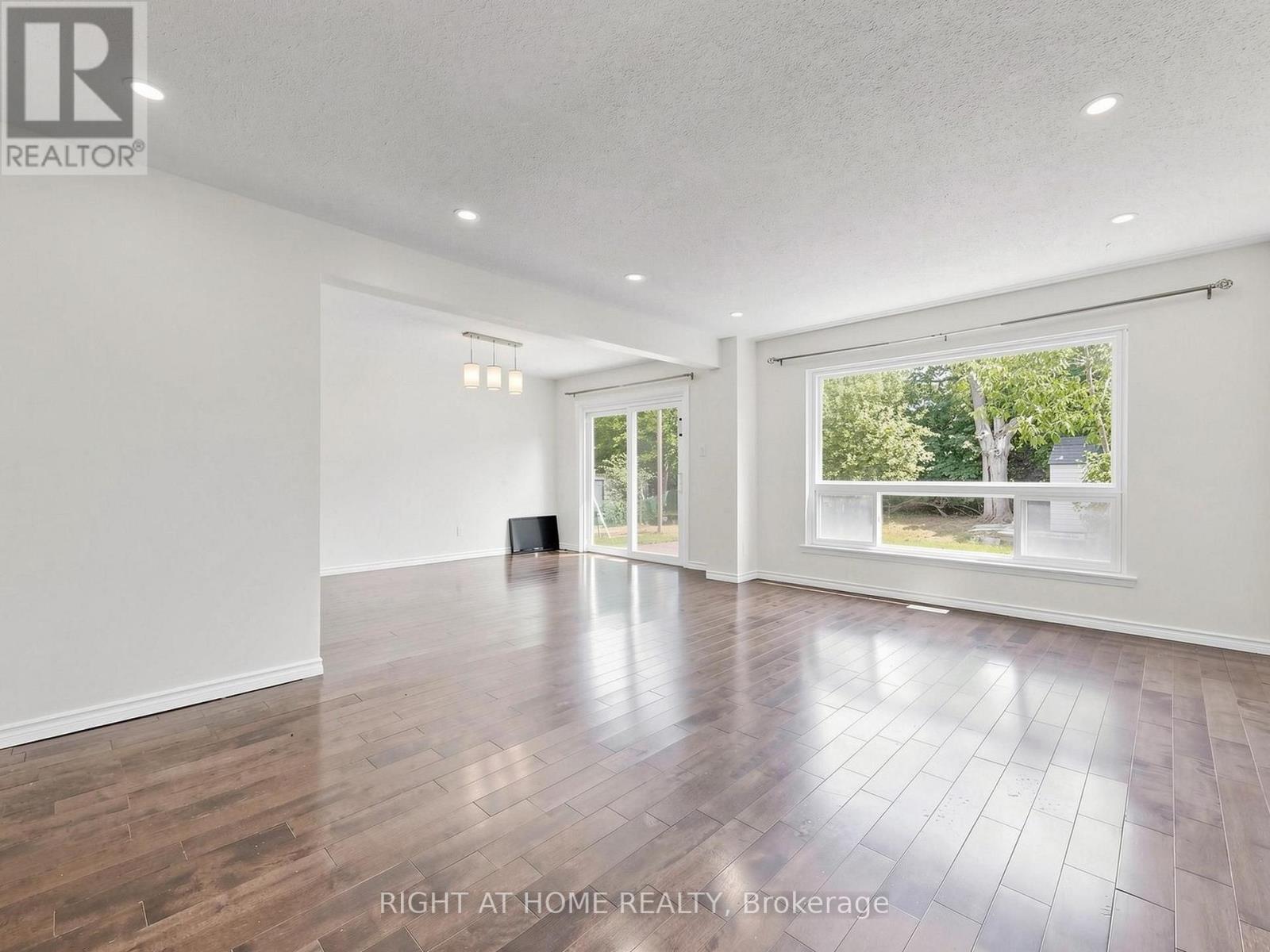 148 Sexton Crescent, Toronto, ON - Indoor Photo Showing Living Room