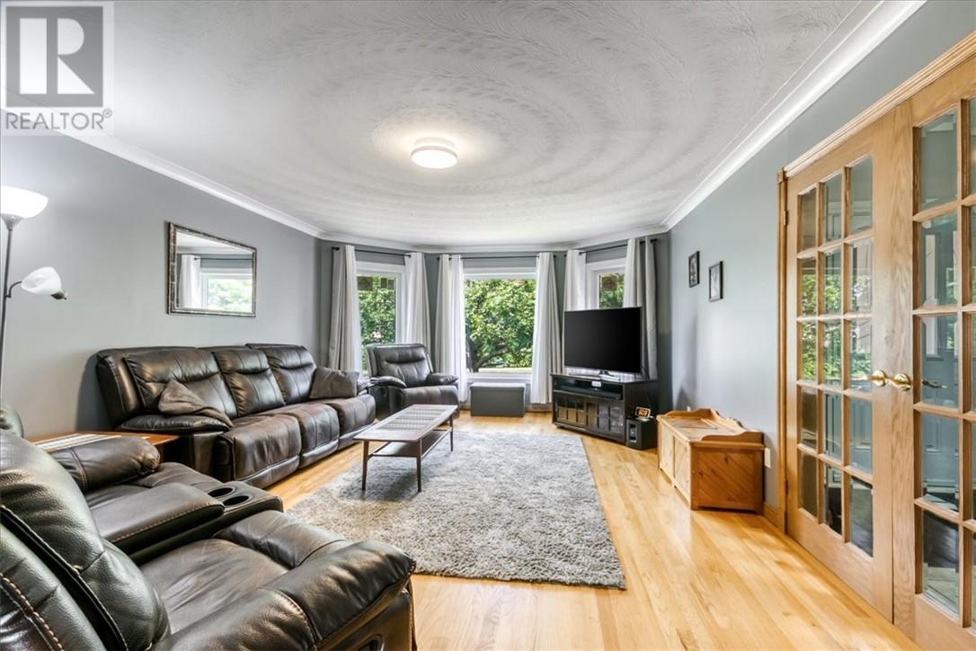 347 Moonrock, Sudbury, ON - Indoor Photo Showing Living Room