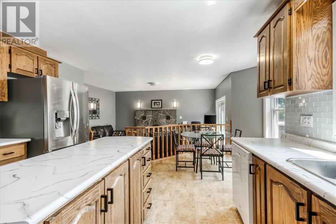 347 Moonrock, Sudbury, ON - Indoor Photo Showing Kitchen
