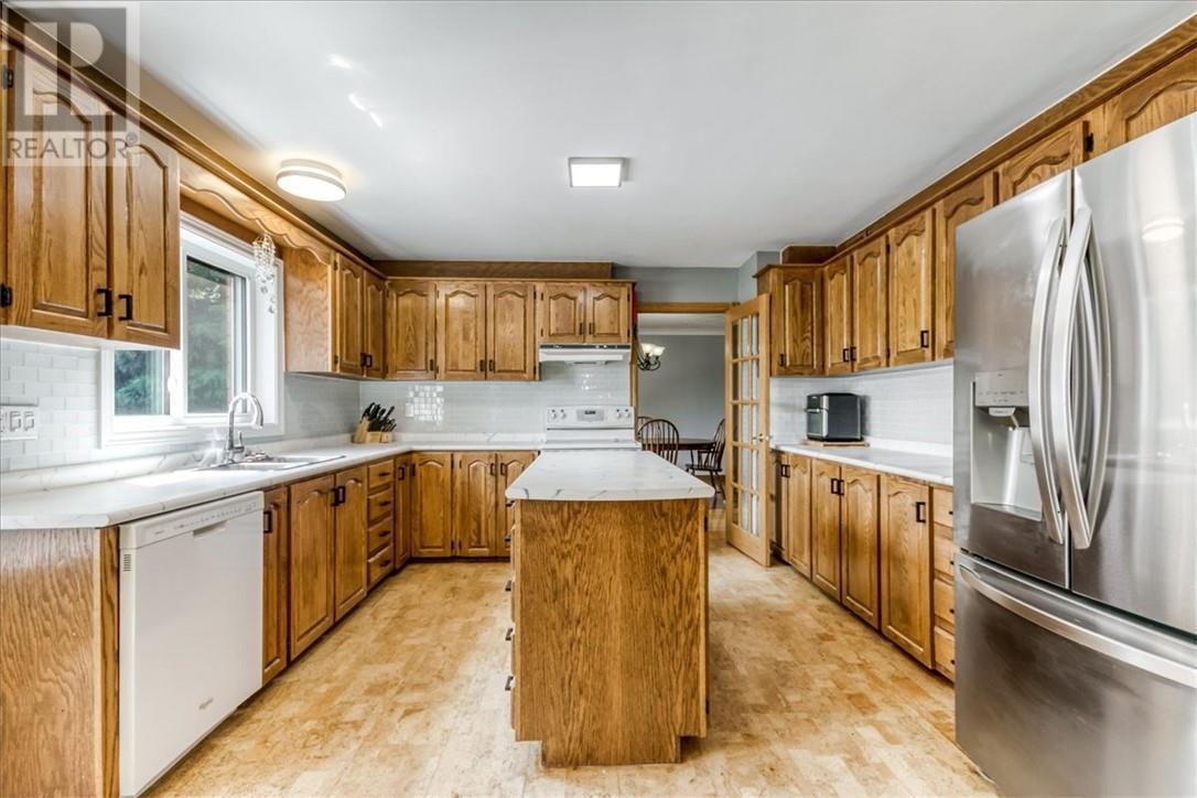 347 Moonrock, Sudbury, ON - Indoor Photo Showing Kitchen