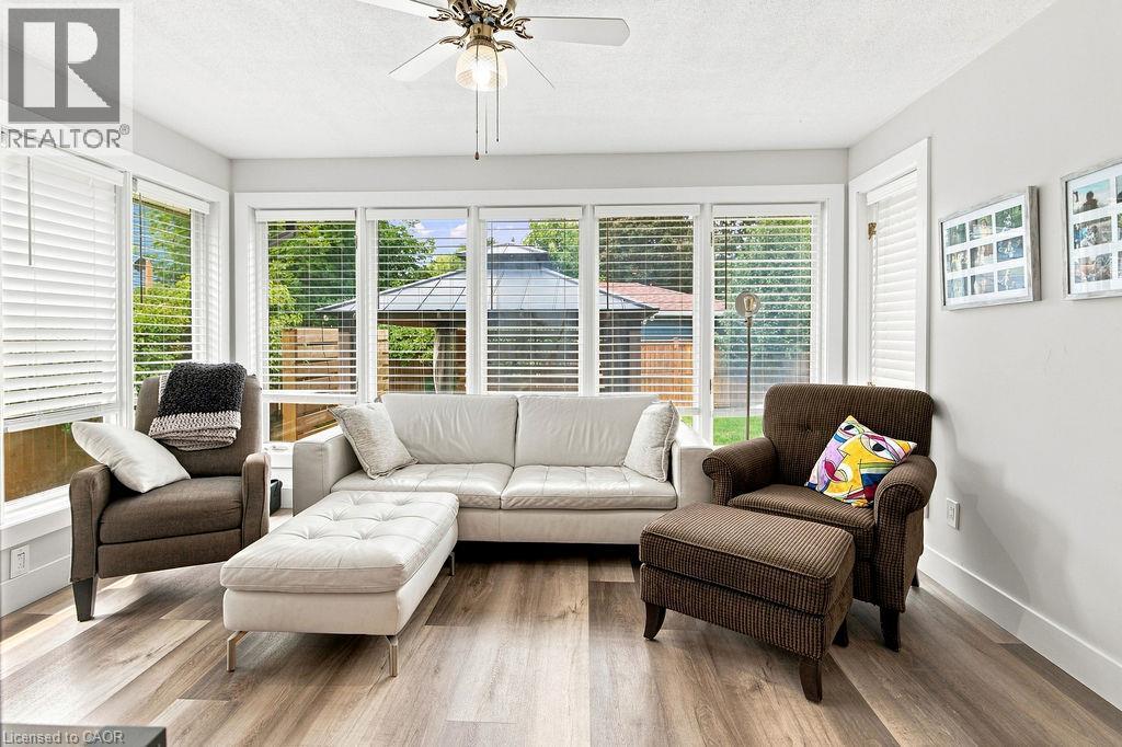 67 Weber Street S, Waterloo, ON - Indoor Photo Showing Living Room