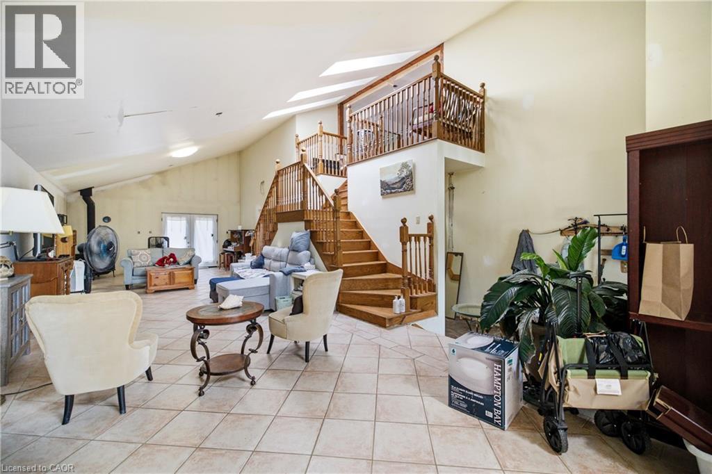 104 Sideroad 18, Fergus, ON - Indoor Photo Showing Other Room