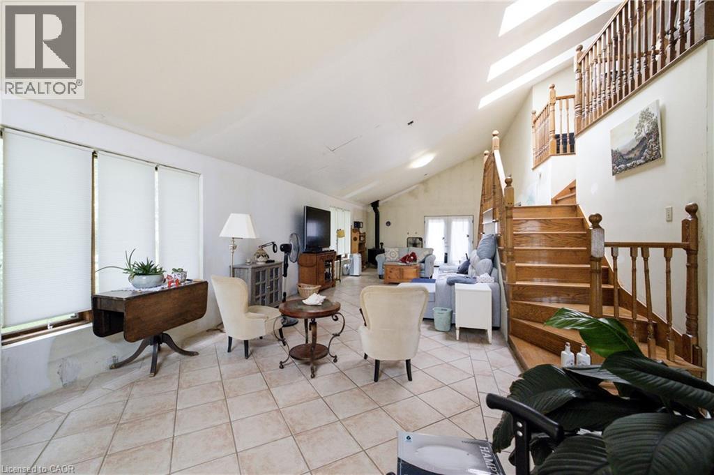 104 Sideroad 18, Fergus, ON - Indoor Photo Showing Other Room