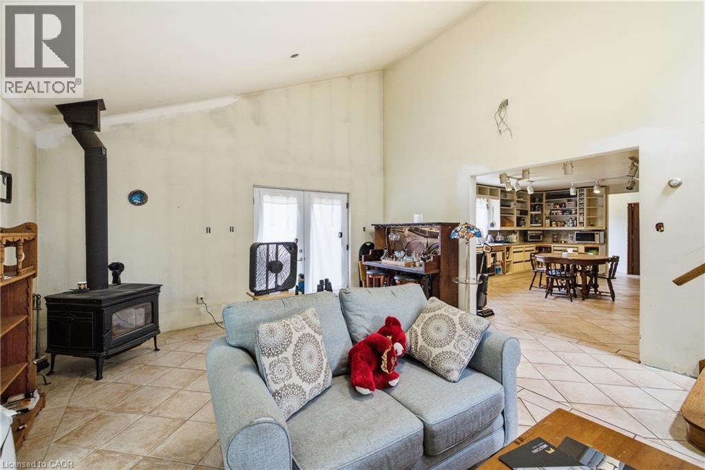104 Sideroad 18, Fergus, ON - Indoor Photo Showing Living Room