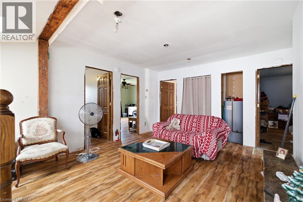 104 Sideroad 18, Fergus, ON - Indoor Photo Showing Living Room