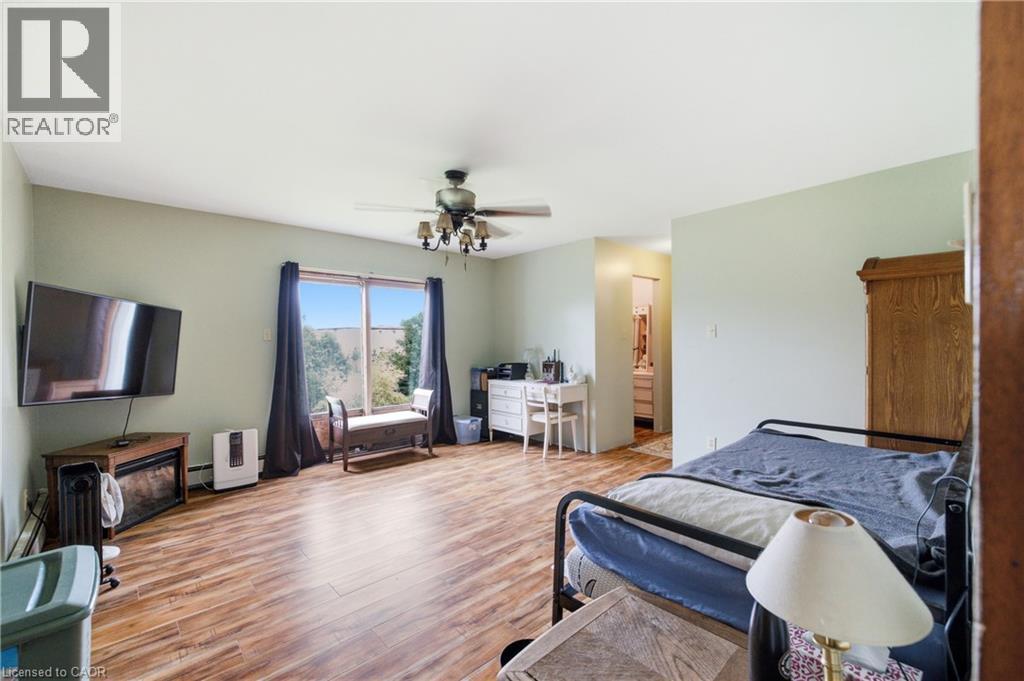 104 Sideroad 18, Fergus, ON - Indoor Photo Showing Bedroom