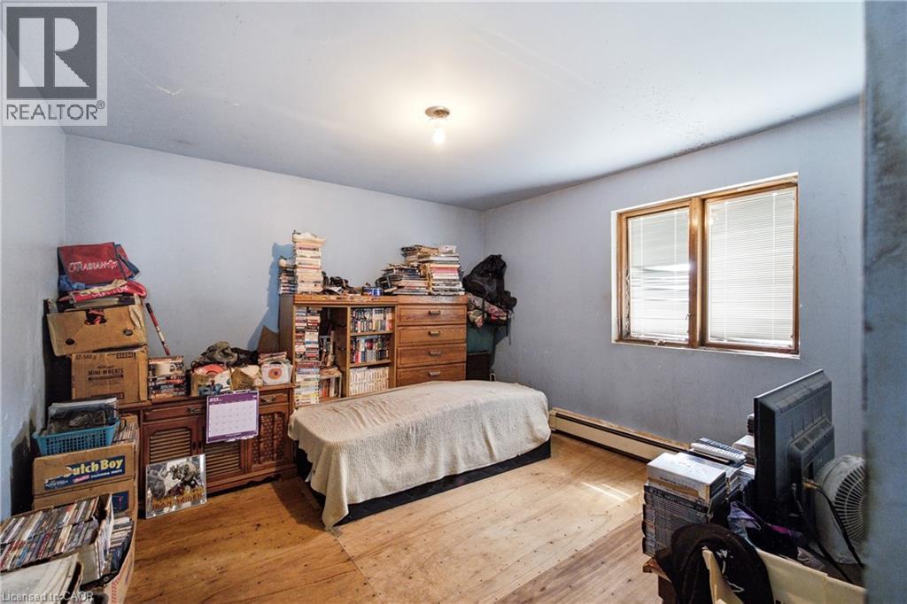104 Sideroad 18, Fergus, ON - Indoor Photo Showing Bedroom