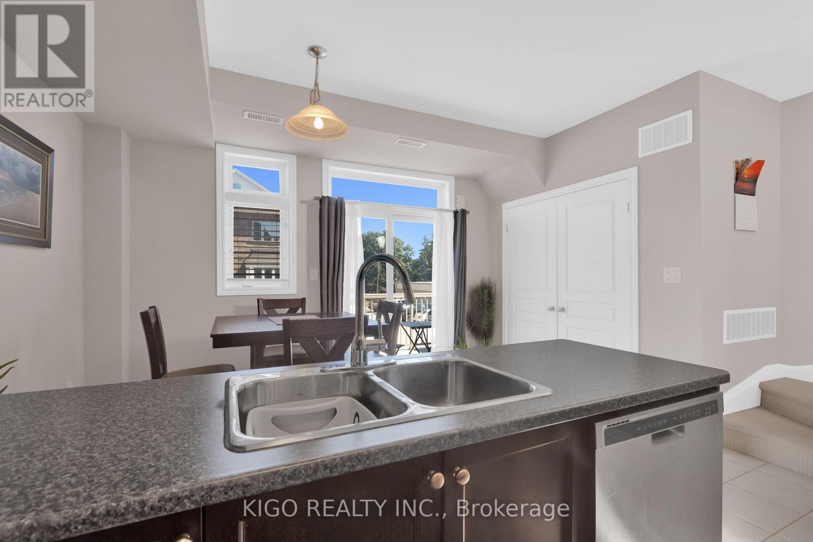 4119 Palermo Common, Burlington, ON - Indoor Photo Showing Kitchen With Double Sink