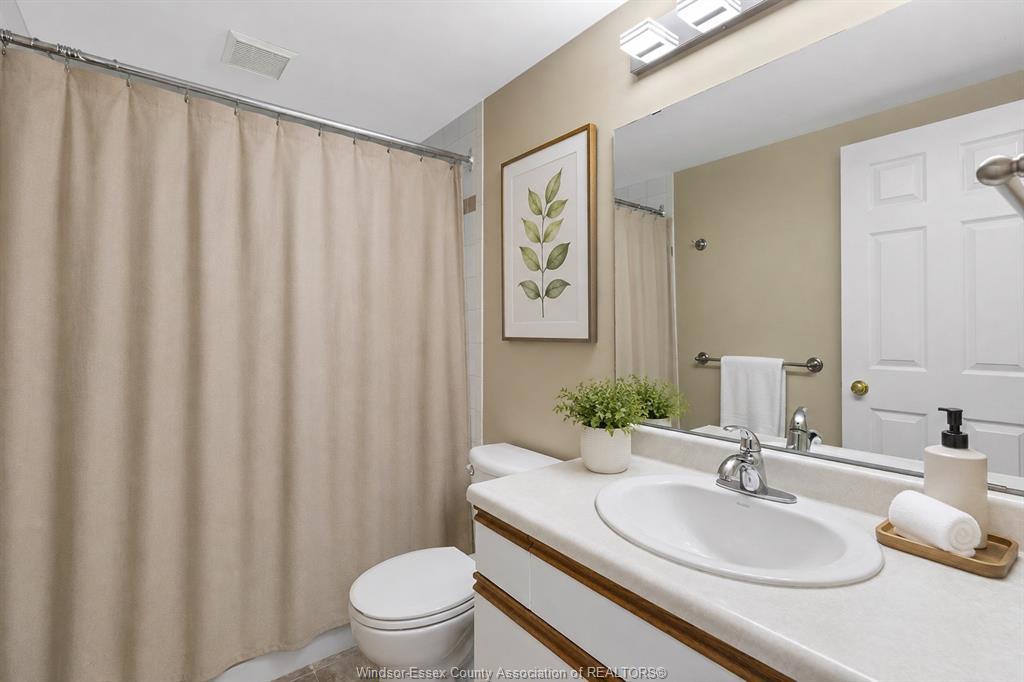 502-1905 Normandy, Lasalle, ON - Indoor Photo Showing Bathroom