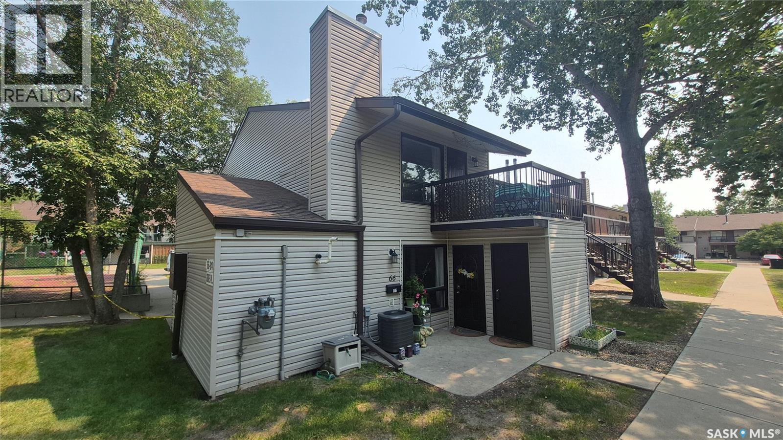 66 Gore Place, Regina, SK - Outdoor With Deck Patio Veranda