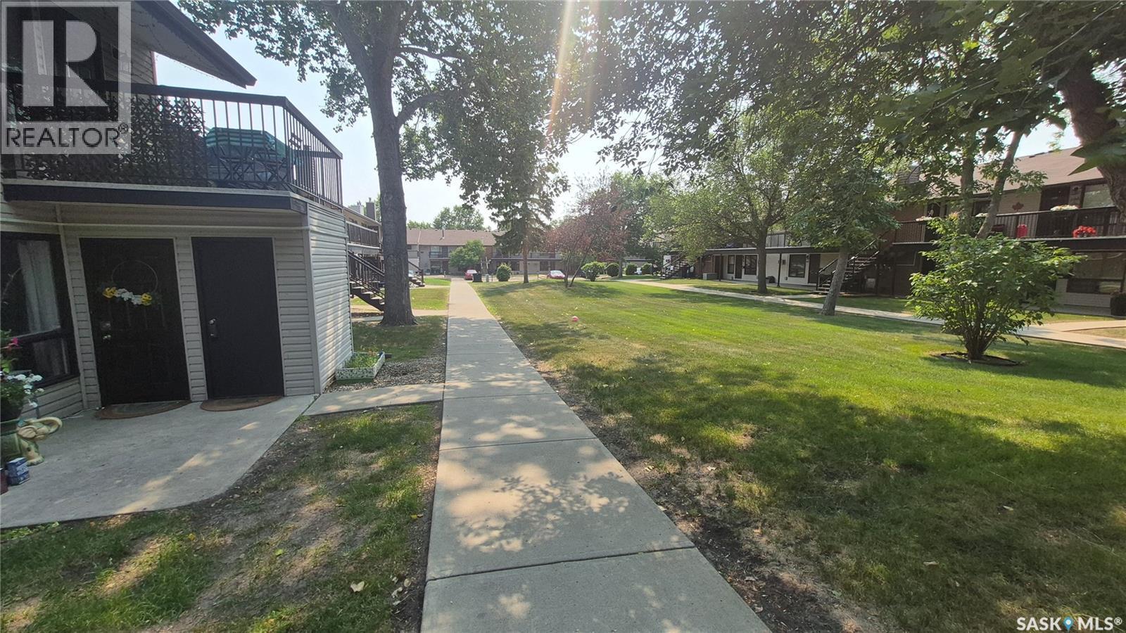 66 Gore Place, Regina, SK - Outdoor