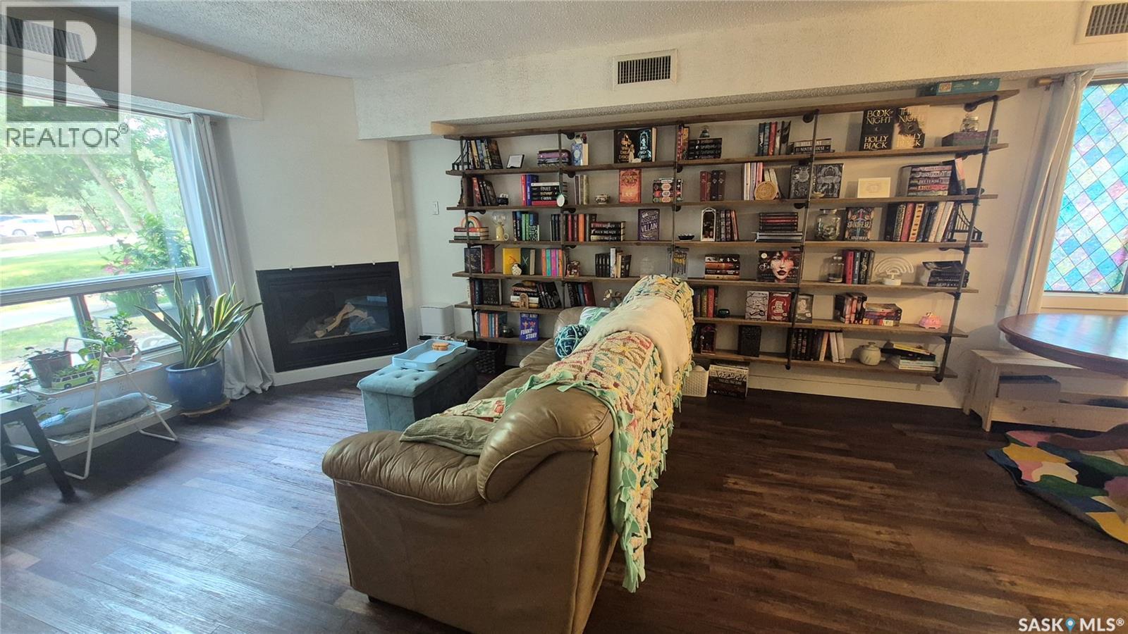66 Gore Place, Regina, SK - Indoor With Fireplace