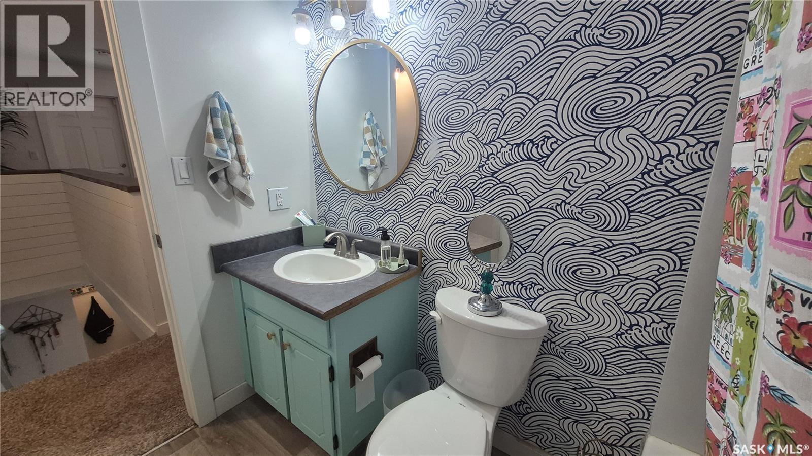66 Gore Place, Regina, SK - Indoor Photo Showing Bathroom